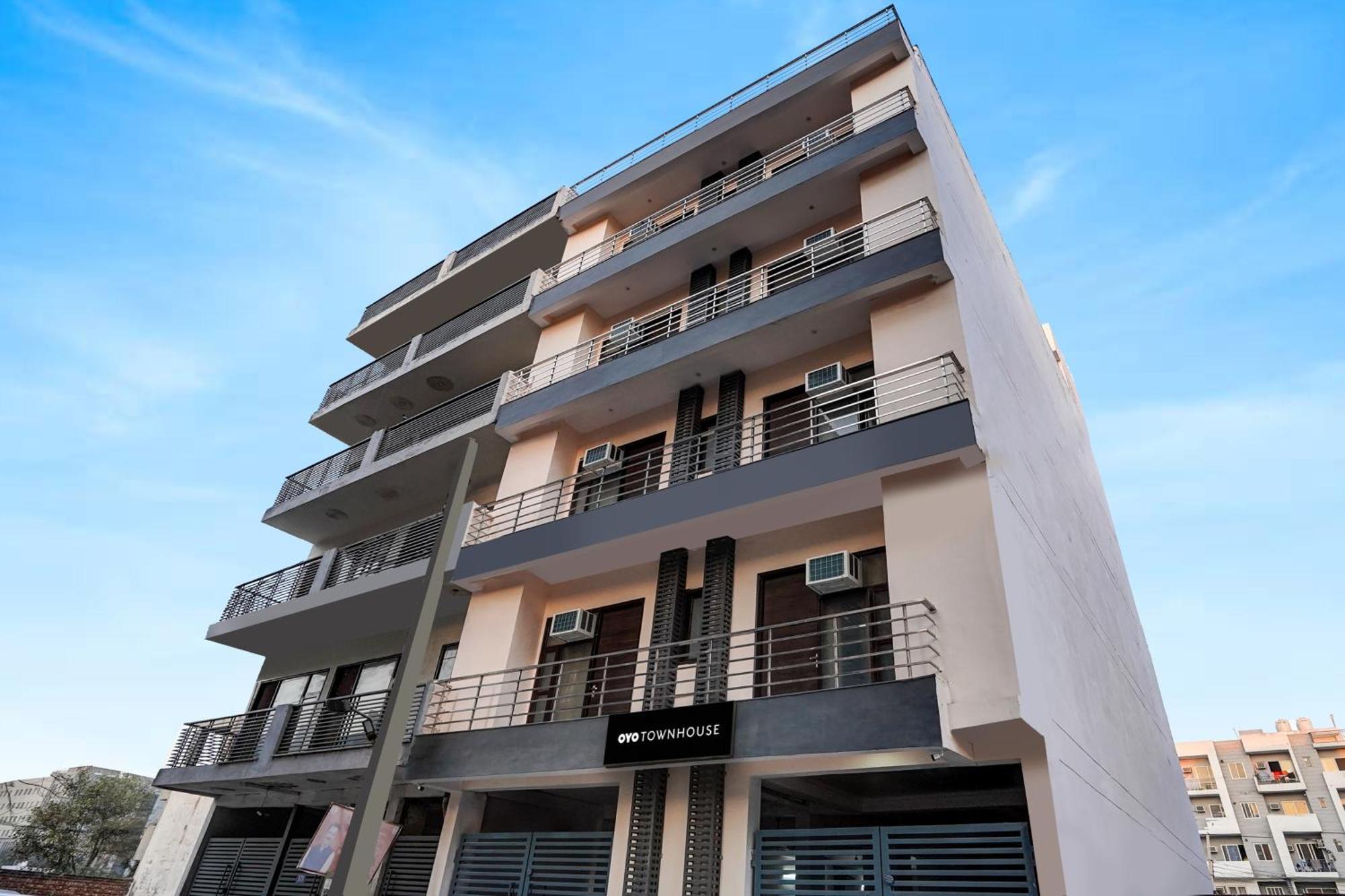 Townhouse Cloud Bay Hotel Gurgaon Exterior photo
