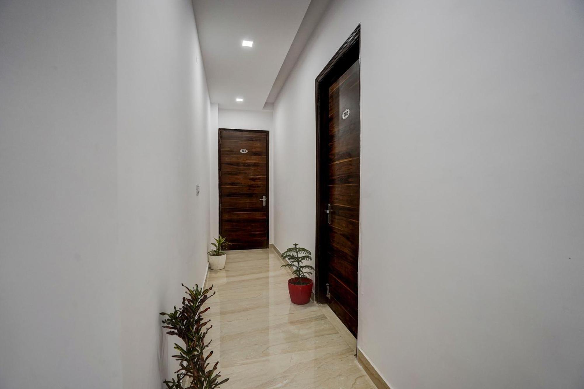 Townhouse Cloud Bay Hotel Gurgaon Exterior photo