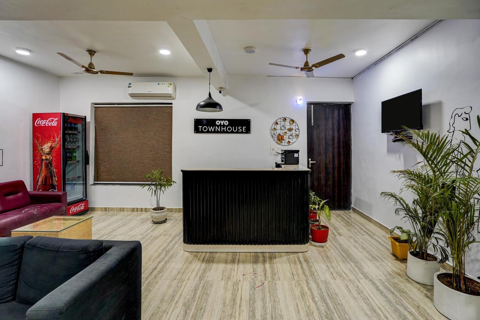 Townhouse Cloud Bay Hotel Gurgaon Exterior photo