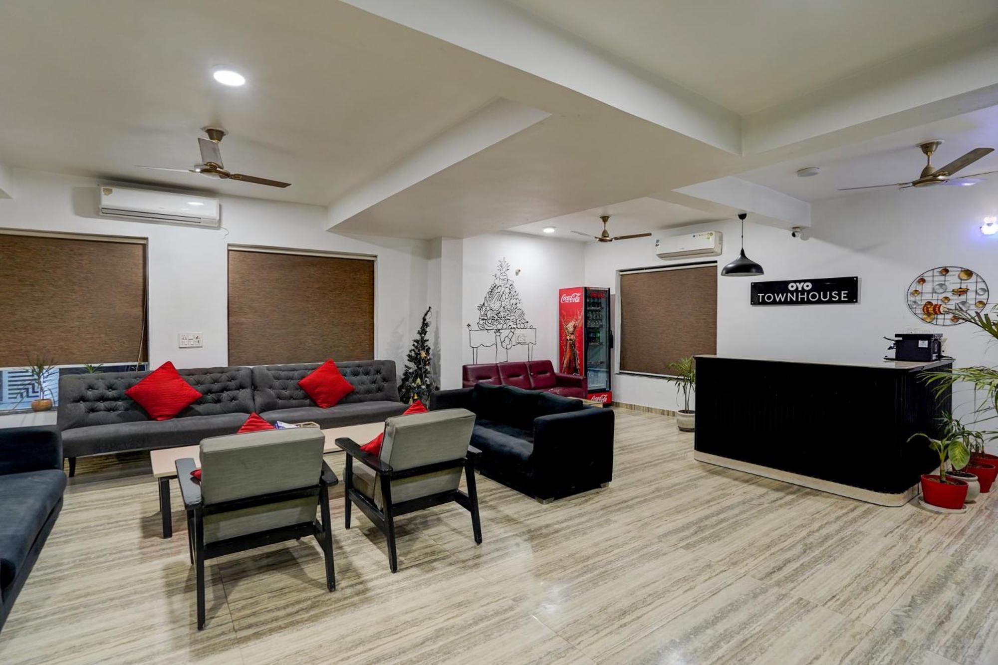 Townhouse Cloud Bay Hotel Gurgaon Exterior photo