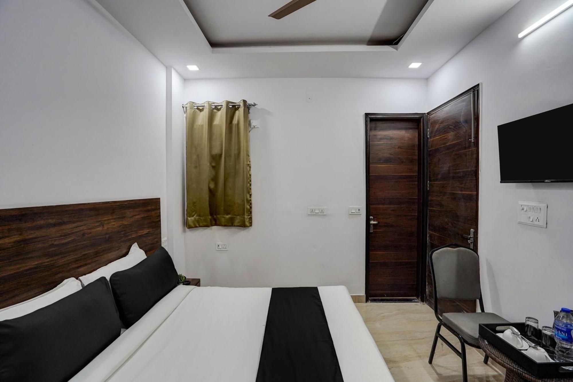 Townhouse Cloud Bay Hotel Gurgaon Exterior photo