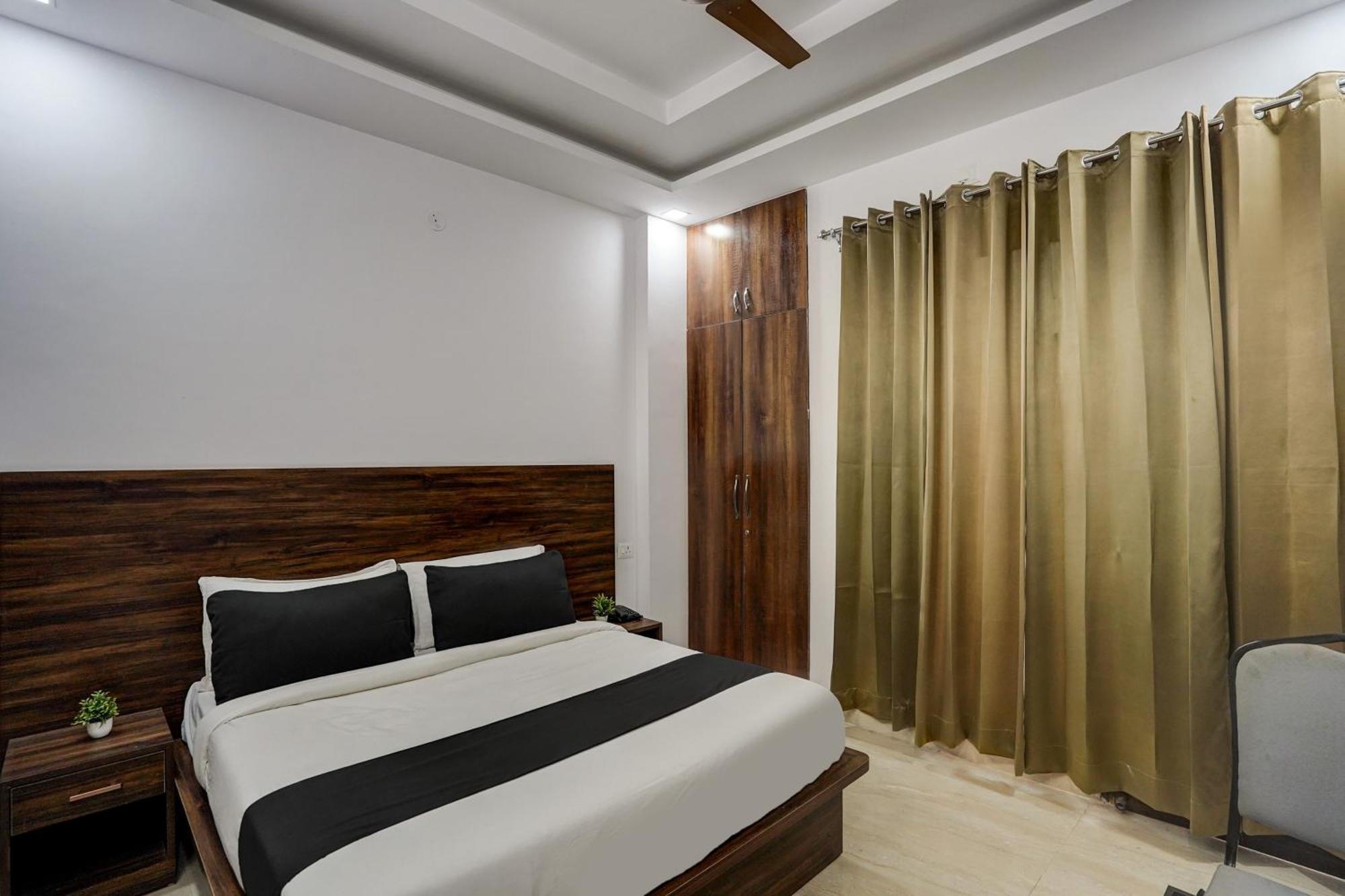 Townhouse Cloud Bay Hotel Gurgaon Exterior photo