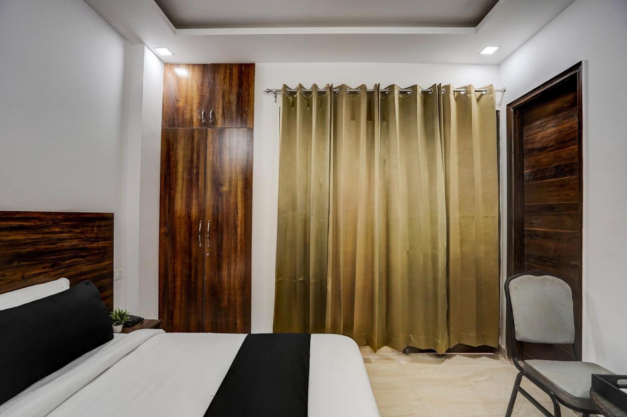 Townhouse Cloud Bay Hotel Gurgaon Exterior photo