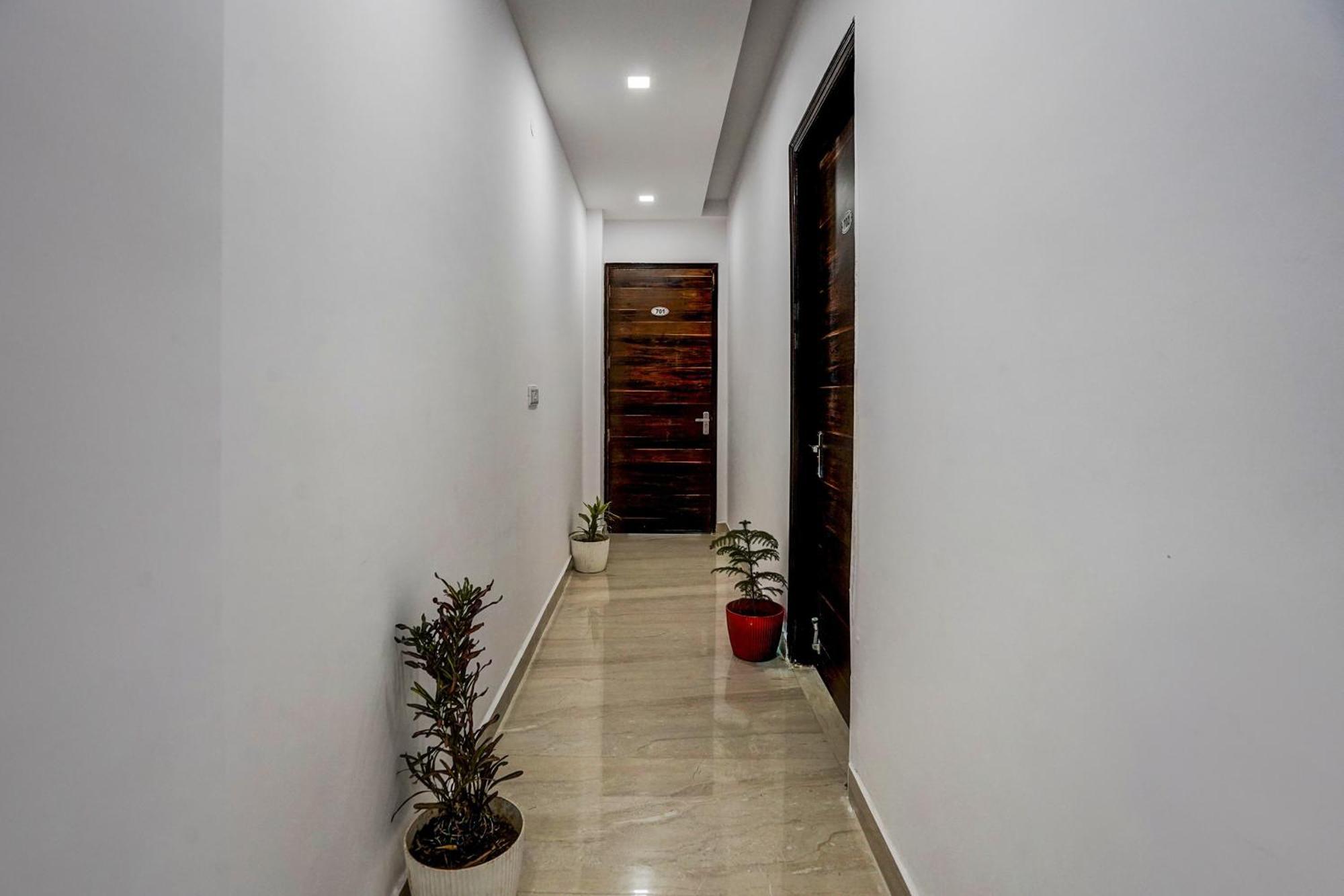 Townhouse Cloud Bay Hotel Gurgaon Exterior photo